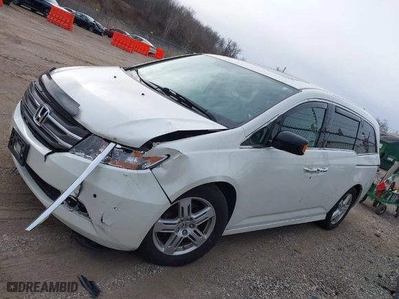 2013 Honda Odyssey Touring with VIN 5FNRL5H96DB089336, listed as a IAAI auction lot 41527990 with 128,770 mi miles. Bid and sale history available at carsss.com. Image 14.