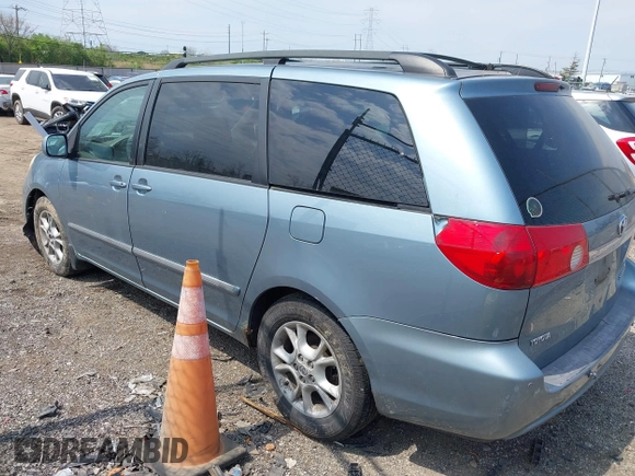 2006 Toyota Sienna XLE with VIN 5TDZA22C46S470450, listed as a IAAI auction lot 42034110 with 277,119 mi miles. Bid and sale history available at carsss.com. Image 3.