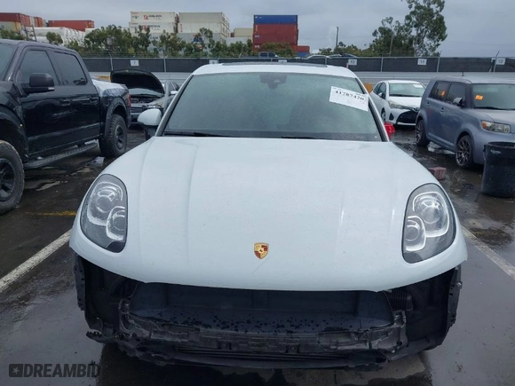 2018 Porsche Macan with VIN WP1AA2A57JLB00974, listed as a IAAI auction lot 41787420 with 72,827 mi miles. Bid and sale history available at carsss.com. Image 13.