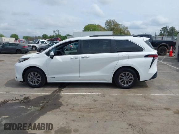 2021 Toyota Sienna XLE with VIN 5TDYRKEC6MS046412, listed as a IAAI auction lot 41934907 with 6,658 mi miles. Bid and sale history available at carsss.com. Image 14.