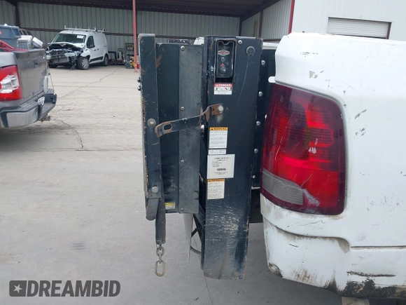 2014 Ram 2500 Tradesman with VIN 3C6UR5HL1EG296109, listed as a IAAI auction lot 41915810 with 208,264 mi miles. Bid and sale history available at carsss.com. Image 18.