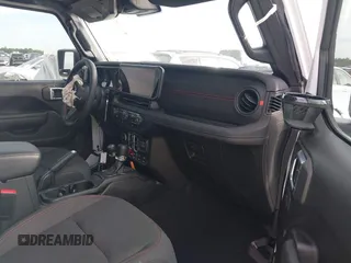 2024 Jeep Gladiator Rubicon z VIN 1C6JJTBG5RL110865, wystawiony jako IAAI lot #42104829 z przebiegiem 6 815 mil mil oraz . Historia ofert i sprzedaży dostępna na DreamBid. Obrazek 5.