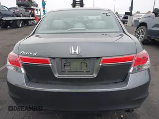 2012 Honda Accord LX Premium z VIN 1HGCP2F41CA066247, wystawiony jako IAAI lot #41467802 z przebiegiem Nie podano mil oraz . Historia ofert i sprzedaży dostępna na DreamBid. Obrazek 16.