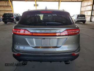 2017 Lincoln MKC Select z VIN 5LMCJ2C92HUL12902, wystawiony jako Copart lot #53994805 z przebiegiem 122 581 mil mil oraz Szkody całkowita. Historia ofert i sprzedaży dostępna na DreamBid. Obrazek 6.