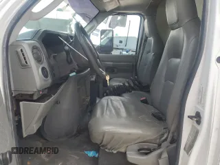 2009 Ford Econoline Cargo z VIN 1FDXE45S89DA10861, wystawiony jako Copart lot #50713435 z przebiegiem 209 070 mil mil oraz Szkoda całkowita • Salvage title. Historia ofert i sprzedaży dostępna na DreamBid. Obrazek 7.