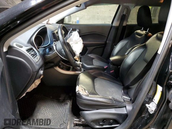 2019 Jeep Compass Latitude z VIN 3C4NJDBB6KT629924, wystawiony jako Copart lot #52282615 z przebiegiem 84 373 mil mil oraz Szkoda całkowita • Salvage title. Historia ofert i sprzedaży dostępna na DreamBid. Obrazek 7.