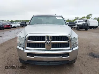 2013 Ram 2500 Tradesman z VIN 3C6TR5CT1DG562584, wystawiony jako IAAI lot #41958471 z przebiegiem 185 426 mil mil oraz . Historia ofert i sprzedaży dostępna na DreamBid. Obrazek 12.