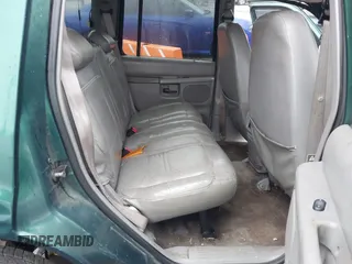 2000 Ford Explorer XLT с VIN 1FMZU63P9YUB63432, выставлен на аукционе IAAI как лот 41553738 с пробегом 332 946 миль миль и . История ставок и продаж доступна на DreamBid. Изображение 8.