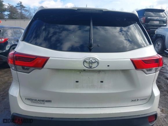 2019 Toyota Highlander SE with VIN 5TDJZRFH4KS597505, listed as a IAAI auction lot 41504122 with 59,347 mi miles. Bid and sale history available at carsss.com. Image 16.