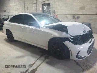 2025 BMW 3 Series 330i xDrive z VIN 3MW89CW08S8F13696, wystawiony jako Copart lot #51581325 z przebiegiem 5 903 mil mil oraz Szkoda całkowita • Salvage title. Historia ofert i sprzedaży dostępna na DreamBid. Obrazek 4.