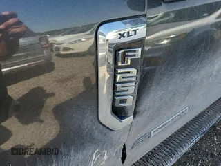 2019 Ford F-250 XL z VIN 1FT7W2BT1KEC50451, wystawiony jako IAAI lot #42504544 z przebiegiem 175 505 mil mil oraz . Historia ofert i sprzedaży dostępna na DreamBid. Obrazek 28.