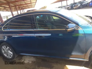2018 Volkswagen Passat SE z VIN 1VWBA7A3XJC042079, wystawiony jako IAAI lot #42110143 z przebiegiem 74 161 mil mil oraz . Historia ofert i sprzedaży dostępna na DreamBid. Obrazek 13.