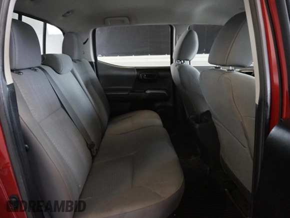 2019 Toyota Tacoma SR z VIN 3TMCZ5AN9KM215368, wystawiony jako Copart lot #58603195 z przebiegiem 84 380 mil mil oraz Szkoda całkowita • Salvage title. Historia ofert i sprzedaży dostępna na DreamBid. Obrazek 6.