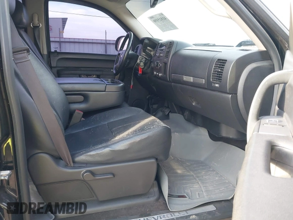 2013 Chevrolet Silverado 1500 LT with VIN 3GCPKSE78DG104750, listed as a IAAI auction lot 41815590 with 188,800 mi miles. Bid and sale history available at carsss.com. Image 5.