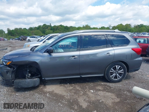2019 Nissan Pathfinder S z VIN 5N1DR2MMXKC596621, wystawiony jako IAAI lot #42158372 z przebiegiem 71 796 mil mil oraz . Historia ofert i sprzedaży dostępna na DreamBid. Obrazek 14.