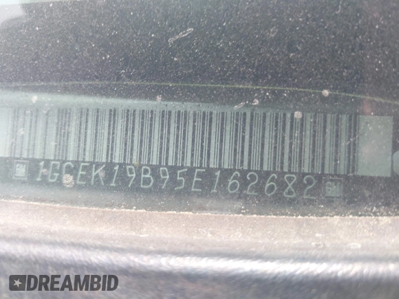 2005 Chevrolet Silverado 1500 Z71 z VIN 1GCEK19B95E162682, wystawiony jako IAAI lot #42270833 z przebiegiem 180 741 mil mil oraz . Historia ofert i sprzedaży dostępna na DreamBid. Obrazek 9.