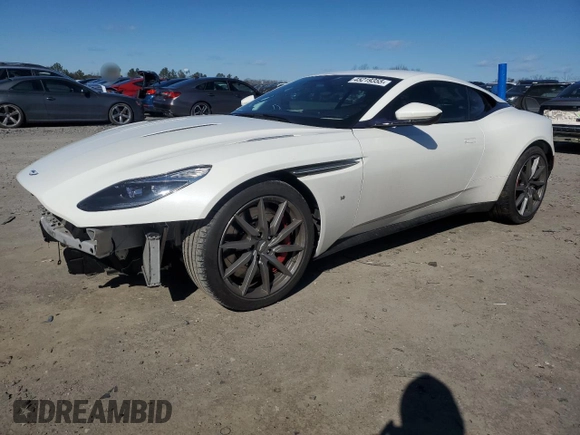 2017 Aston Martin DB11 z VIN SCFRMFAVXHGL01825, wystawiony jako Copart lot #45219355 z przebiegiem Nie podano mil oraz Szkoda całkowita • Salvage title. Historia ofert i sprzedaży dostępna na DreamBid. Obrazek 1.