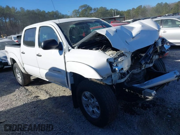 2014 Toyota Tacoma with VIN 5TFLU4EN1EX103052, listed as a IAAI auction lot 41653270 with 121,656 mi miles. Bid and sale history available at carsss.com. Image 1.