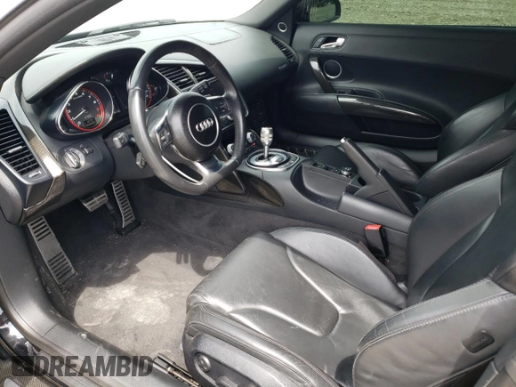 2011 Audi R8 z VIN WUAVNAFG5BN000487, wystawiony jako Copart lot #53643794 z przebiegiem 43 170 mil mil oraz Tytuł czysty. Historia ofert i sprzedaży dostępna na DreamBid. Obrazek 8.