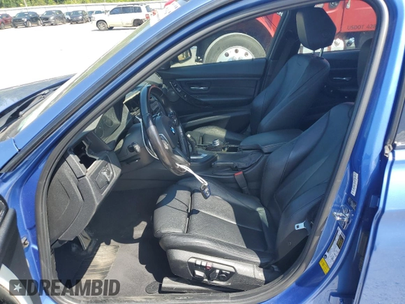 2013 BMW 3 Series 328i с VIN WBA3A5C54DF350634, выставлен на аукционе Copart как лот 61350895 с пробегом 152 349 миль миль и Списание • Salvage title. История ставок и продаж доступна на DreamBid. Изображение 7.