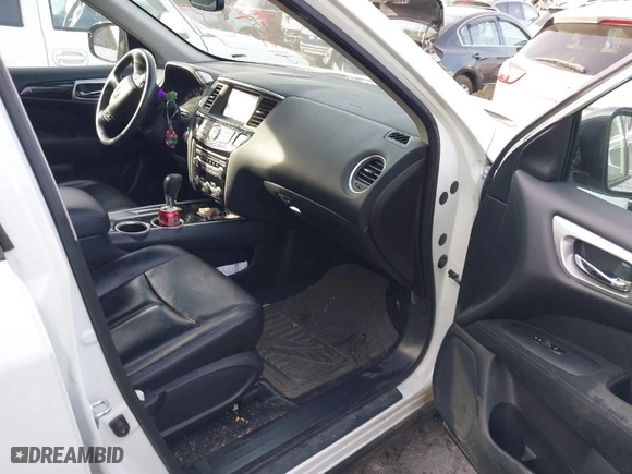 2016 Nissan Pathfinder S with VIN 5N1AR2MN2GC636547, listed as a IAAI auction lot 41304624 with 152,654 mi miles. Bid and sale history available at carsss.com. Image 5.