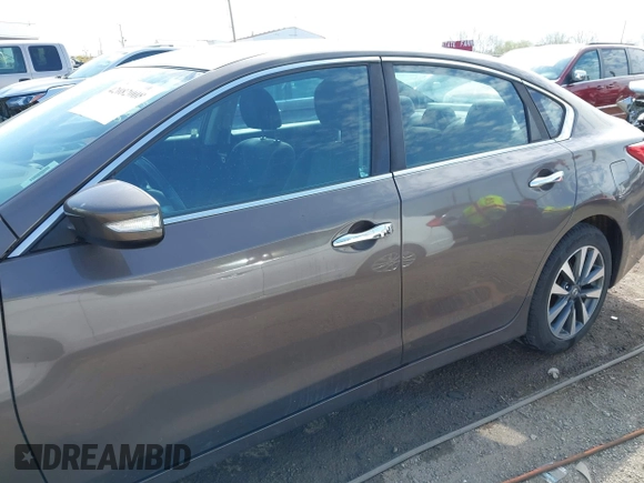 2016 Nissan Altima SR z VIN 1N4AL3AP8GC120975, wystawiony jako IAAI lot #42082008 z przebiegiem 136 523 mil mil oraz . Historia ofert i sprzedaży dostępna na DreamBid. Obrazek 14.