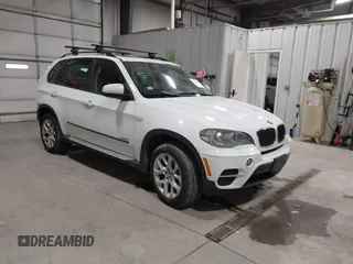 2012 BMW X5 35i z VIN 5UXZV4C5XCL750014, wystawiony jako IAAI lot #41571618 z przebiegiem 114 118 mil mil oraz . Historia ofert i sprzedaży dostępna na DreamBid. Obrazek 1.