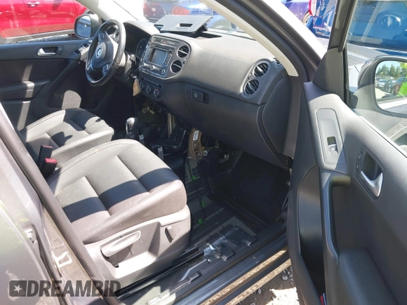 2013 Volkswagen Tiguan SEL with VIN WVGBV3AX1DW595673, listed as a IAAI auction lot 42140263 with 77,457 mi miles and . Bid and sale history available at DreamBid. Image 5.