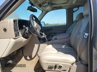 2005 Chevrolet Suburban LS with VIN 3GNFK16Z65G170437, listed as a Copart auction lot 70269704 with 322,030 mi miles and Salvage Title. Bid and sale history available at carsss.com. Image 7.