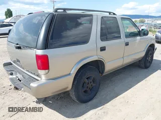 2000 Chevrolet Blazer LT with VIN 1GNDT13W2Y2196092, listed as a IAAI auction lot 42422295 with 153,780 mi miles and . Bid and sale history available at DreamBid. Image 4.