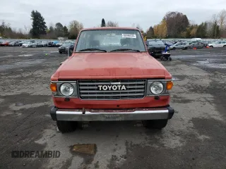 1984 Toyota Land Cruiser z VIN JT3FJ60G7E1114123, wystawiony jako Copart lot #82696534 z przebiegiem 217 999 mil mil oraz Czysty tytuł • Clean title. Historia ofert i sprzedaży dostępna na DreamBid. Obrazek 5.