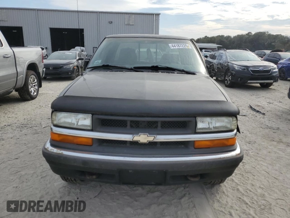 2002 Chevrolet S-10 LS with VIN 1GCDT19W528176049, listed as a Copart auction lot 44187225 with 0 mi miles and Clean Title. Bid and sale history available at carsss.com. Image 5.