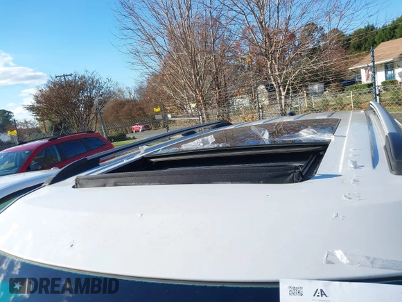 2014 Ford Explorer XLT with VIN 1FM5K7D87EGB50030, listed as a IAAI auction lot 40999068 with 110,455 mi miles and . Bid and sale history available at carsss.com. Image 6.