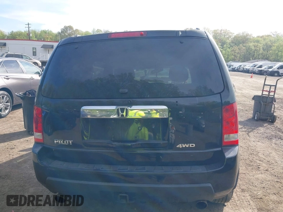 2011 Honda Pilot EX-L with VIN 5FNYF4H63BB004288, listed as a IAAI auction lot 42084984 with 215,019 mi miles and . Bid and sale history available at carsss.com. Image 17.