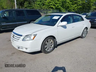 2007 Toyota Avalon XL z VIN 4T1BK36B07U220489, wystawiony jako IAAI lot #42332158 z przebiegiem 157 534 mil mil oraz . Historia ofert i sprzedaży dostępna na DreamBid. Obrazek 2.