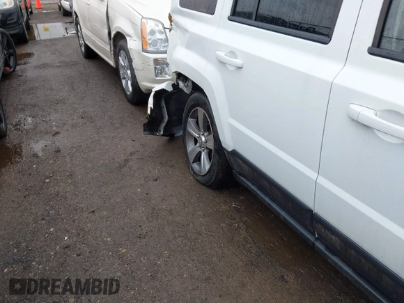 2016 Jeep Patriot Latitude with VIN 1C4NJPFAXGD749306, listed as a IAAI auction lot 41474439 with 94,767 mi miles and . Bid and sale history available at DreamBid. Image 18.
