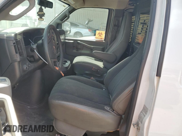 2019 GMC Savana Cargo z VIN 1GTW7AFGXK1216533, wystawiony jako Copart lot #58608405 z przebiegiem 222 344 mil mil oraz Szkody całkowita. Historia ofert i sprzedaży dostępna na DreamBid. Obrazek 7.