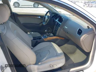 2009 Audi A5 z VIN WAUDK78T09A016755, wystawiony jako IAAI lot #42197401 z przebiegiem 232 977 mil mil oraz . Historia ofert i sprzedaży dostępna na DreamBid. Obrazek 5.