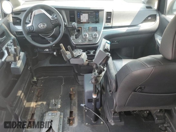 2017 Toyota Sienna SE with VIN 5TDXZ3DC3HS873163, listed as a Copart auction lot 59383605 with 81,223 mi miles and Salvage title. Bid and sale history available at DreamBid. Image 8.