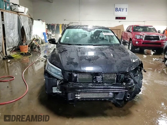 2017 Volkswagen Passat SEL Premium z VIN 1VWCT7A34HC078780, wystawiony jako Copart lot #49827235 z przebiegiem 94 618 mil mil oraz Szkoda całkowita • Salvage title. Historia ofert i sprzedaży dostępna na DreamBid. Obrazek 14.