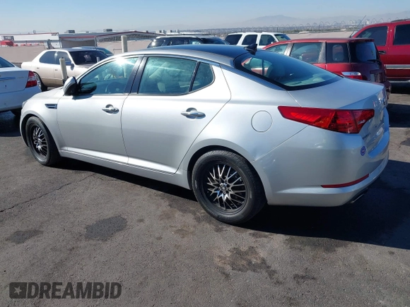 2013 Kia Optima EX z VIN 5XXGN4A79DG107071, wystawiony jako IAAI lot #41437618 z przebiegiem 83 228 mil mil oraz . Historia ofert i sprzedaży dostępna na DreamBid. Obrazek 3.