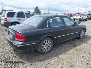 2004 Hyundai Sonata GLS with VIN KMHWF35H24A959811, listed as a IAAI auction lot 42145988 with 206,487 mi miles. Bid and sale history available at carsss.com. Image 4.