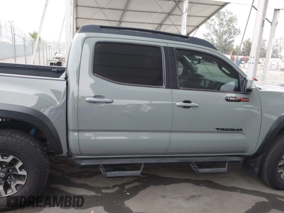 2023 Toyota Tacoma SR z VIN 3TMCZ5AN1PM602567, wystawiony jako IAAI lot #42355648 z przebiegiem 32 472 mil mil oraz . Historia ofert i sprzedaży dostępna na DreamBid. Obrazek 13.