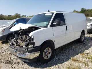 2020 GMC Savana Cargo Van with VIN 1GTW7AFG1L1209391, listed as a Copart auction lot 75198084 with 46,843 mi miles and Salvage Title. Bid and sale history available at carsss.com. Image 1.