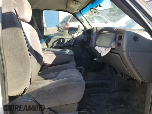 2005 GMC Sierra 1500 with VIN 1GDHC23215F894447, listed as a Copart auction lot 85680264 with 270,936 mi miles and Salvage Title. Bid and sale history available at DreamBid. Image 7.