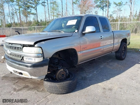 2001 Chevrolet Silverado 1500 LS with VIN 2GCEC19T011127353, listed as a IAAI auction lot 41738510 with 376,061 mi miles. Bid and sale history available at carsss.com. Image 2.