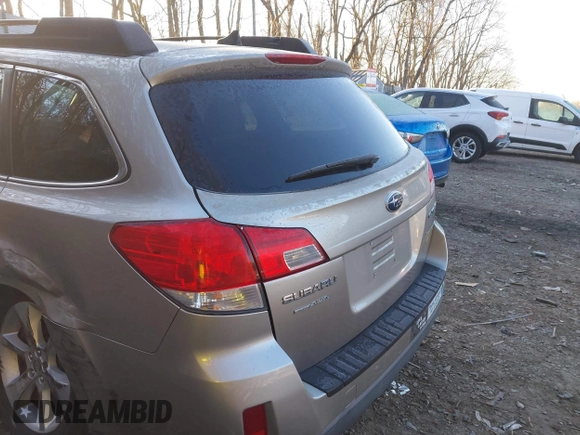 2014 Subaru Outback Limited with VIN 4S4BRCLC0E3225638, listed as a IAAI auction lot 41897375 with 118,155 mi miles and . Bid and sale history available at DreamBid. Image 12.