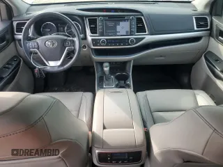 2019 Toyota Highlander SE with VIN 5TDJZRFH5KS917107, listed as a Copart auction lot 60798935 with 55,397 mi miles and Salvage title. Bid and sale history available at DreamBid. Image 8.
