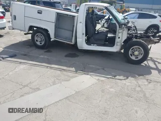 1999 Chevrolet Silverado 2500 z VIN 1GBGC24U2XE246595, wystawiony jako IAAI lot #41865596 z przebiegiem Nie podano mil oraz . Historia ofert i sprzedaży dostępna na DreamBid. Obrazek 14.