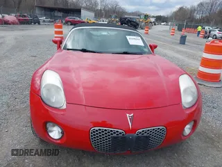 2008 Pontiac Solstice z VIN 1G2MC35B28Y126205, wystawiony jako IAAI lot #41690165 z przebiegiem 95 197 mil mil oraz . Historia ofert i sprzedaży dostępna na DreamBid. Obrazek 12.